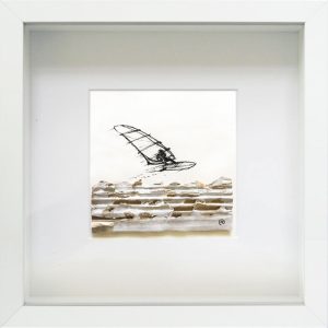 Windsurfer mit Wellen aus echtem Papperesten.