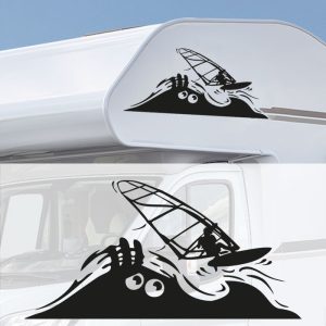 Großflächiger Beast Windsurf Autoaufkleber mit einem dynamischen Windsurf-Motiv, perfekt geeignet für den Alkoven oder die Seitenwand von großen Wohnmobilen.