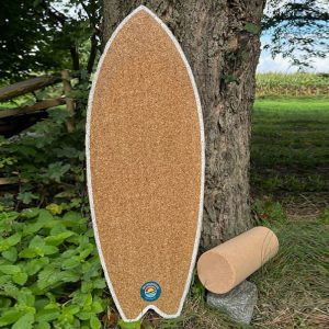 Balance Board, handgefertigt von Wattworm Boardz mit Korkbelag.