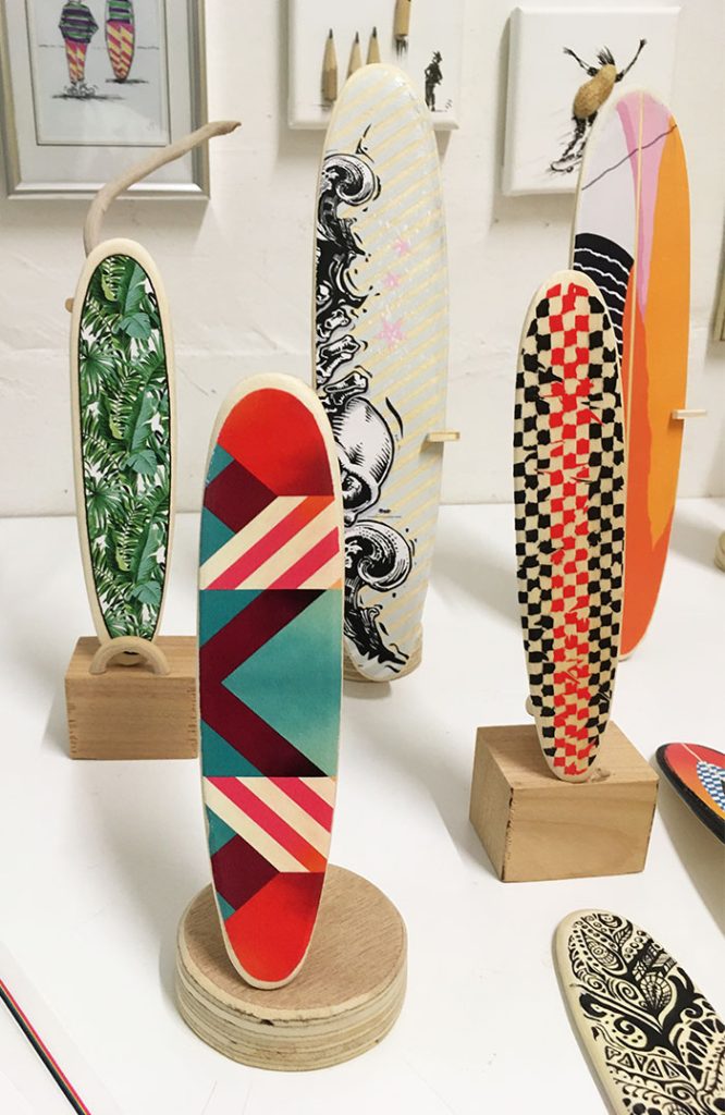 Dekosurfboards aus Holz mit verschiedenen Designs, Freaks of Fashion Hamburg
